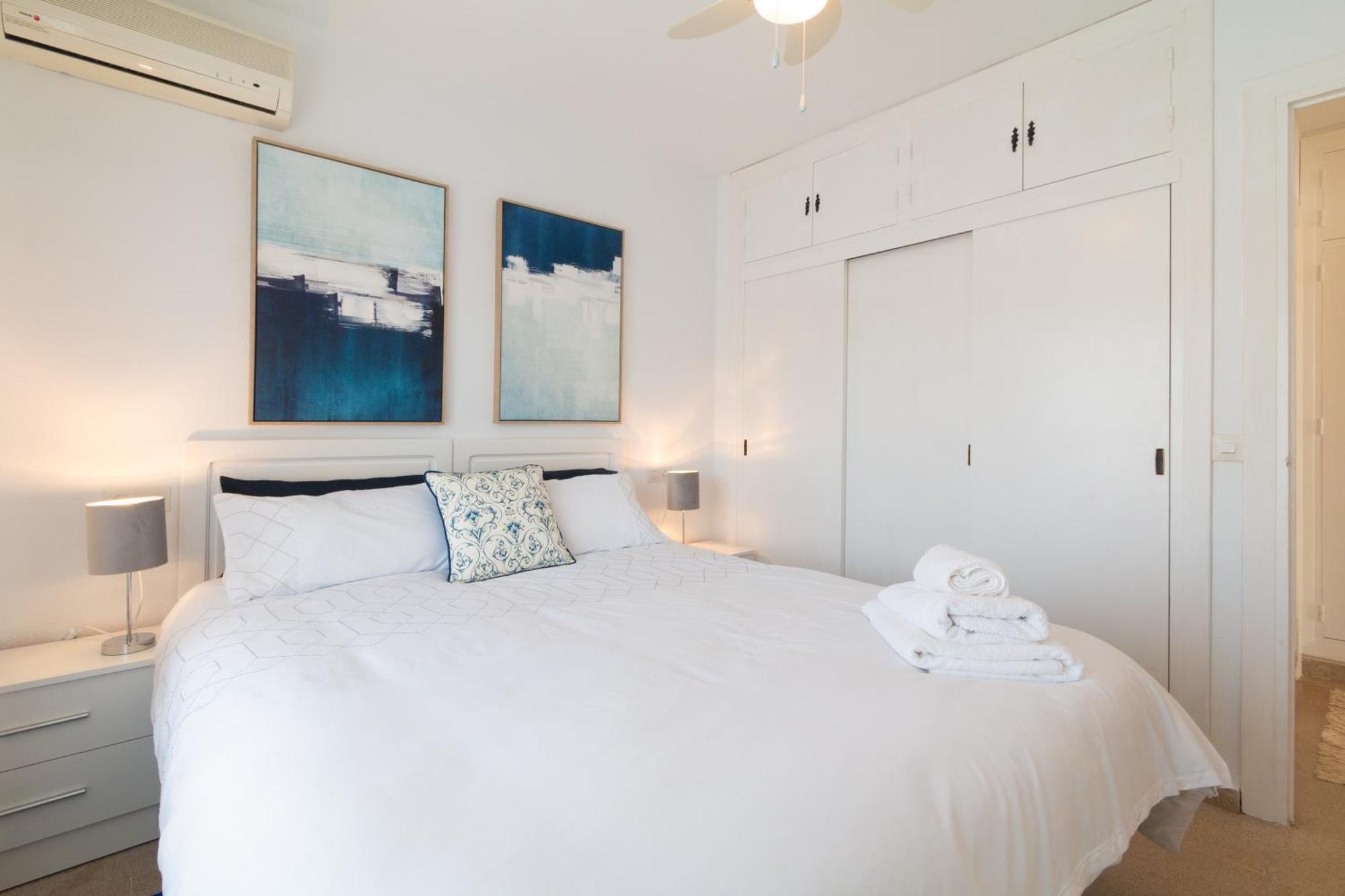 Close To The Beach, 5 Minutes Walk Apartment San Luis de Sabinillas