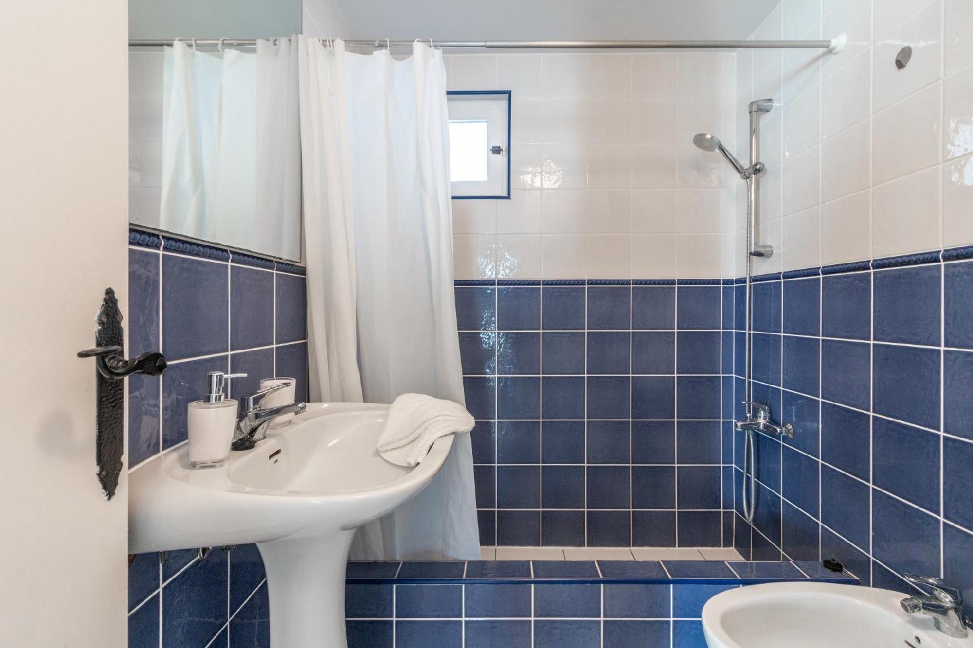 Close To The Beach, 5 Minutes Walk Apartment San Luis de Sabinillas